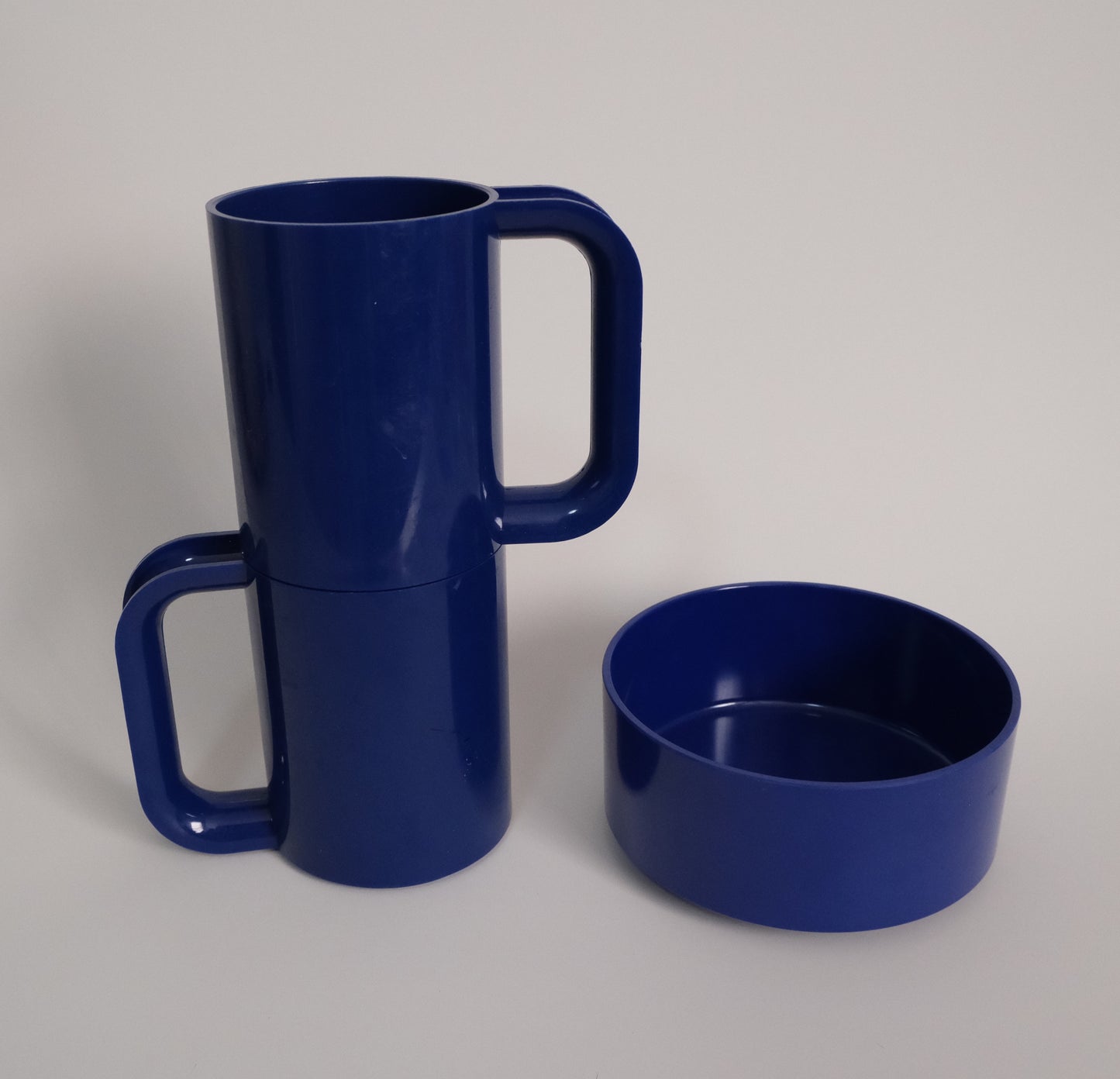 Tazas y bowl azul por Heller
